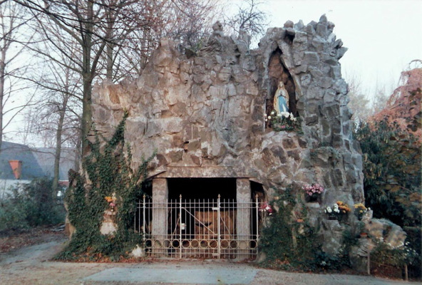 Bestand:Lourdesgrot.jpg