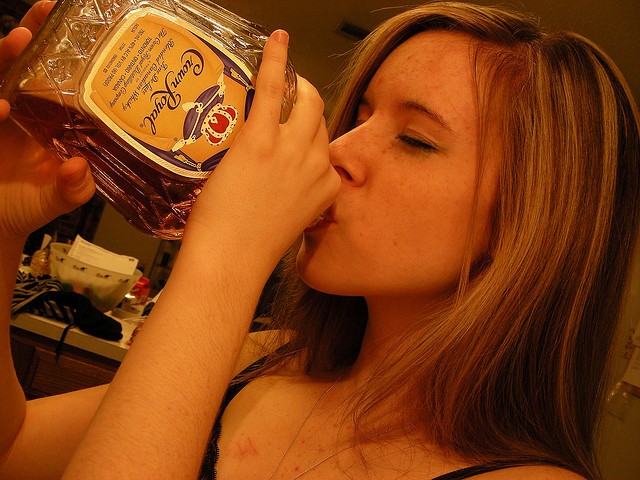 Bestand:Overmatig alcoholgebruik (foto Tashia Lynn).jpg